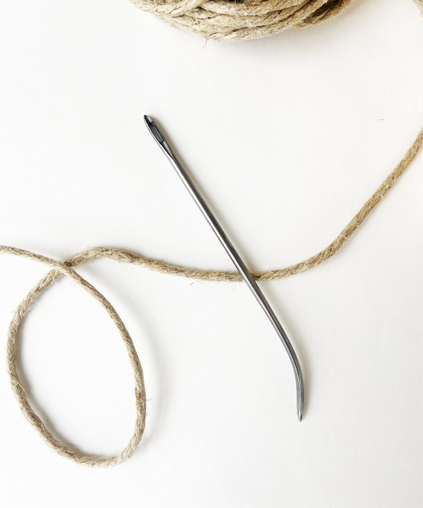 Braiding needle