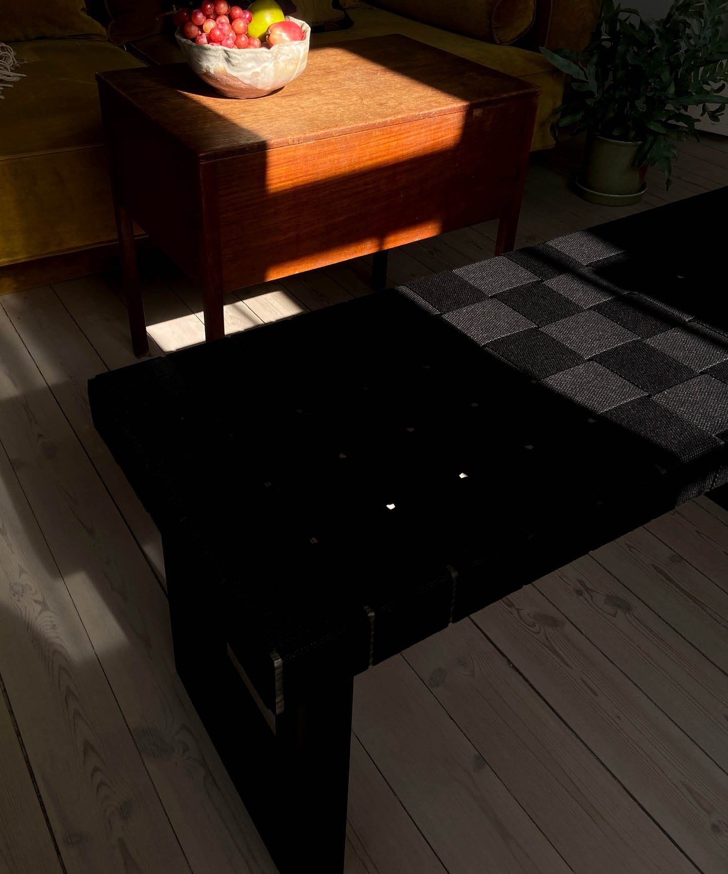 Luna Bench, Medium, Black