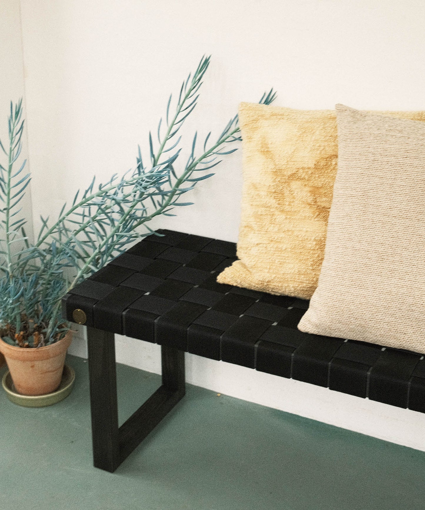 Luna Bench, Medium, Black