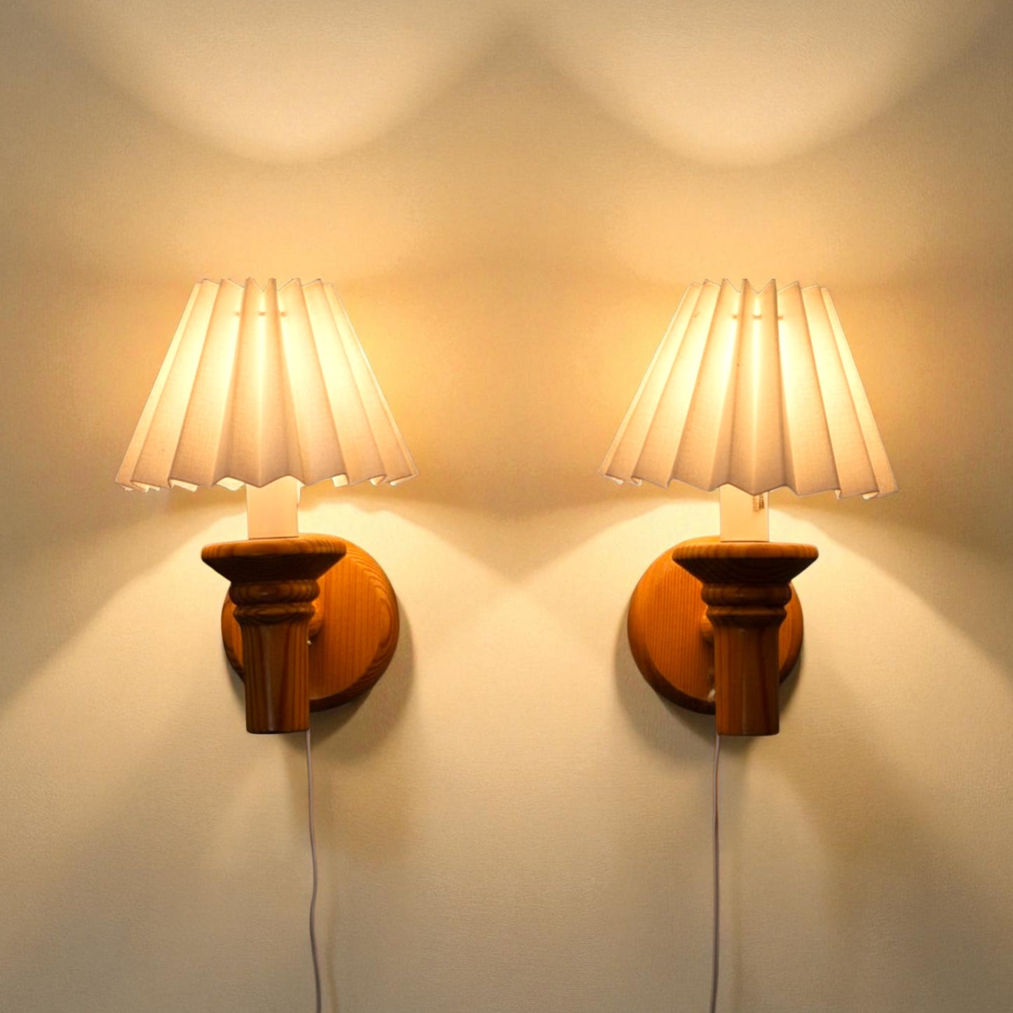 Sæt af 2 vintage væglamper i fyrretræ