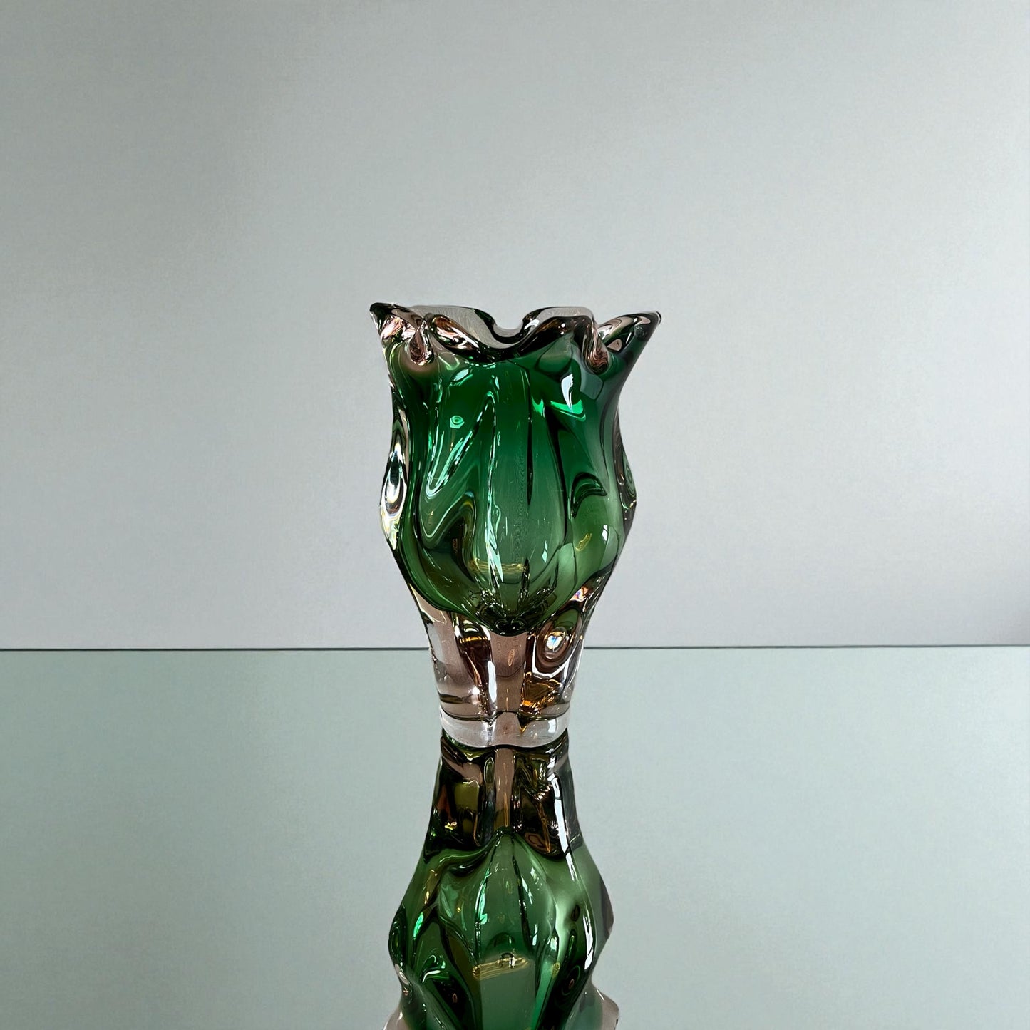 Grøn organisk glasvase – vintage Murano-stil